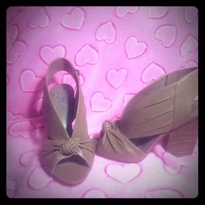 Never worn Leather Vince Camuto Sandal